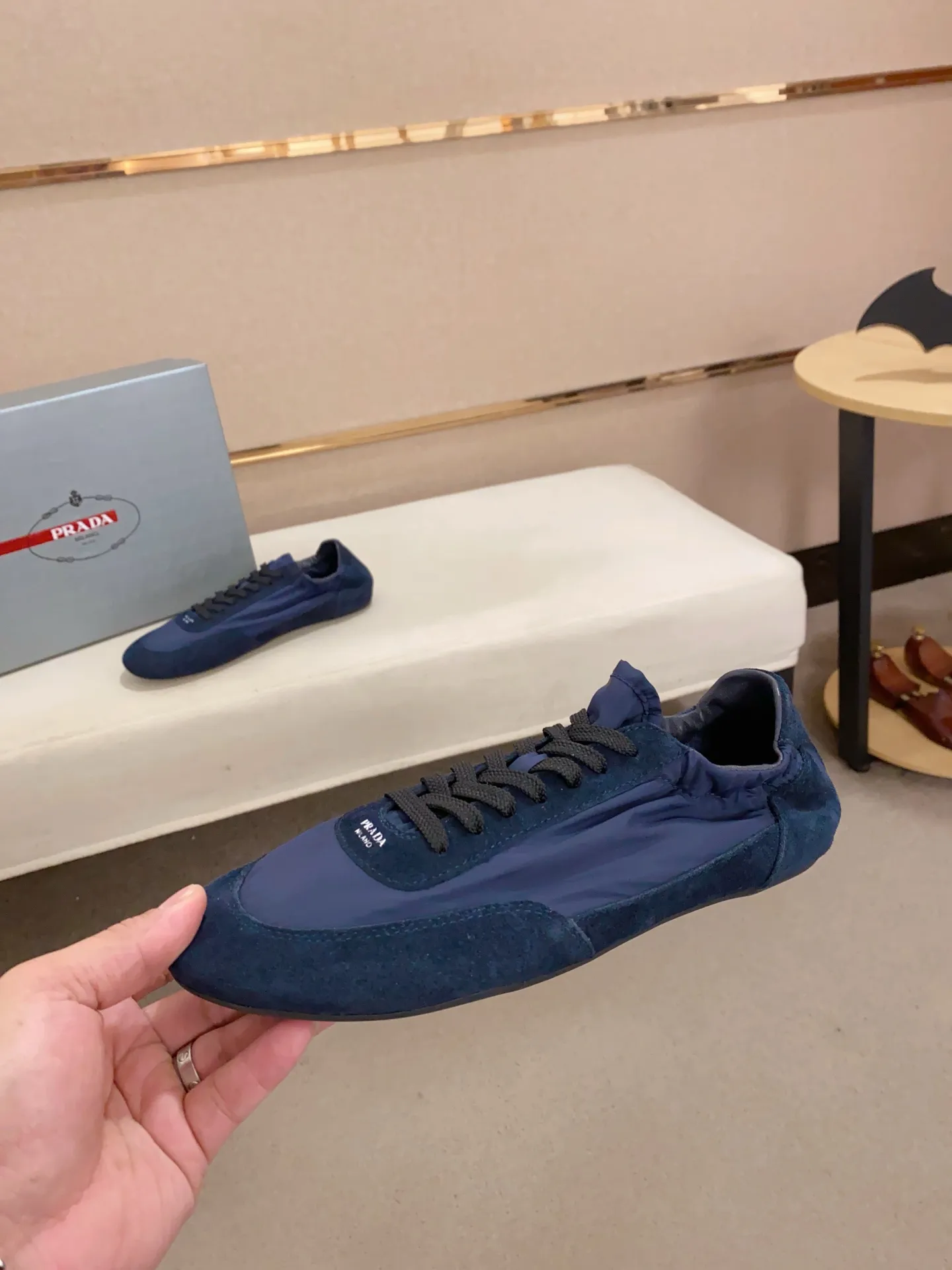 Men's shoes 💰 500💰 ✔️✔️✔️High version High-quality new PRADA counters are launched simultaneously. The new men's shoes and 😘fabrics are selected from first-layer cow suede and waterproof fabrics, and are made by pure handicrafts. Lining: Full sheepskin lining. 👍🏿 High-end ☄️ air-cushion molded anti-slip rubber outsole, exquisite lines, simple and elegant, comfortable and high-end for leisure travel. Number of yards: 38 to 44. Can be customized45